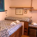 La Piazzetta * Île de Capraia