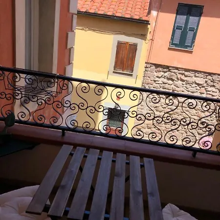 La Piazzetta * Île de Capraia